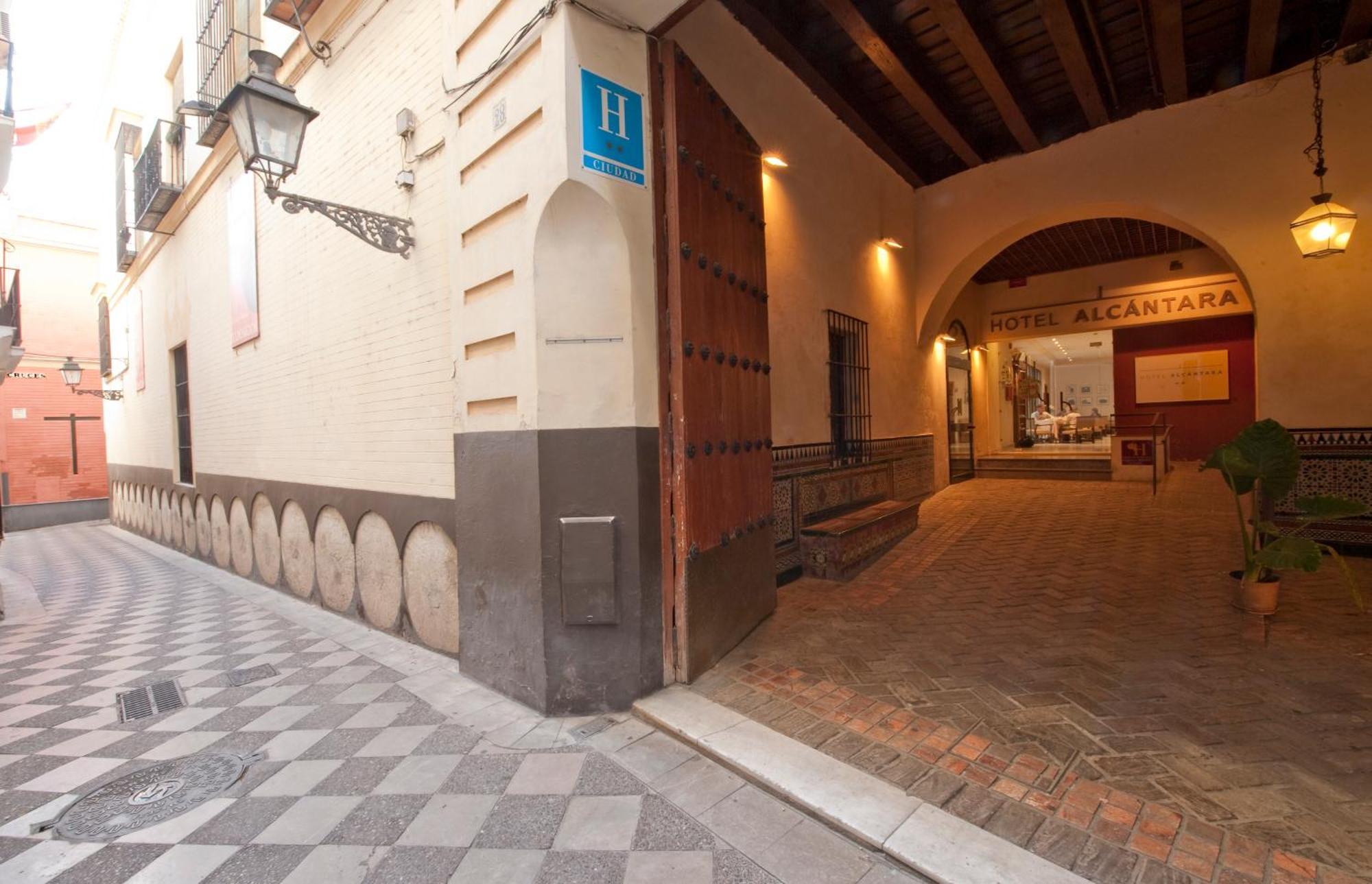 Hotel Alcántara Siviglia Esterno foto