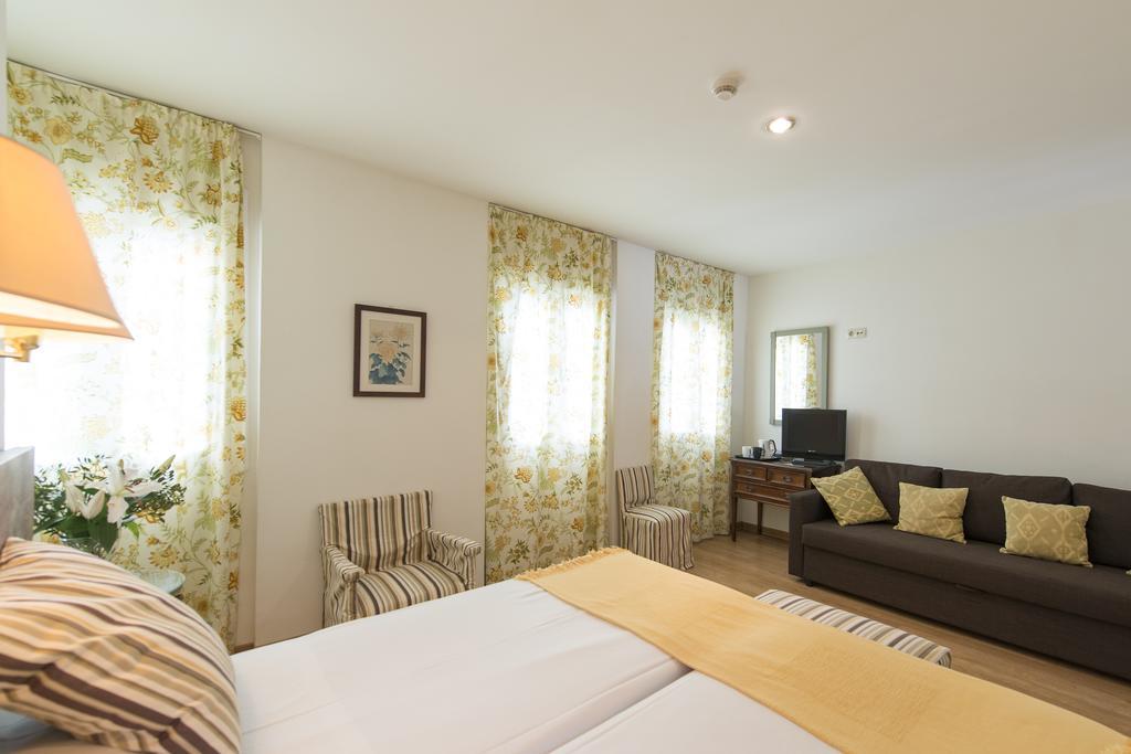 Hotel Alcántara Siviglia Esterno foto