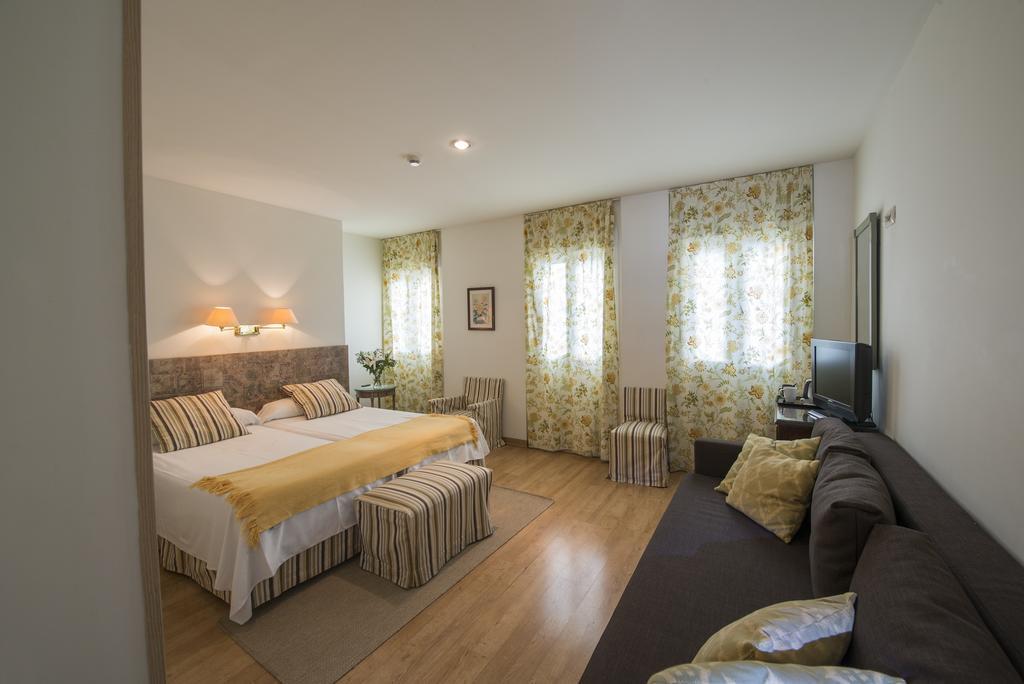 Hotel Alcántara Siviglia Esterno foto