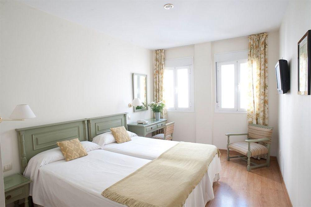 Hotel Alcántara Siviglia Esterno foto
