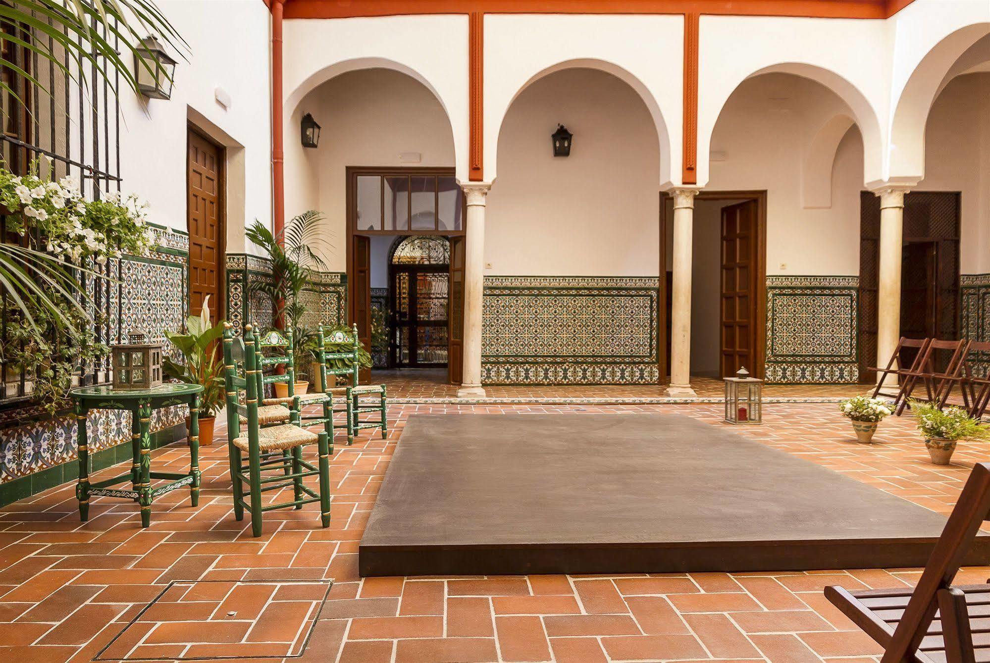 Hotel Alcántara Siviglia Esterno foto